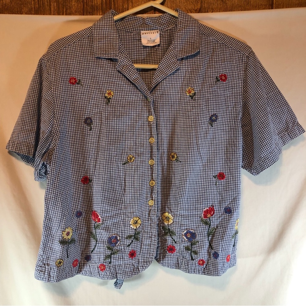 Partner blue/white checkered embroidered button down short sleeve shirt L